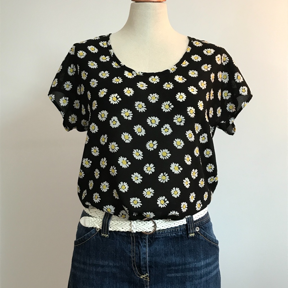Fun & Flirt - Black T-Shirt with Daisy Print